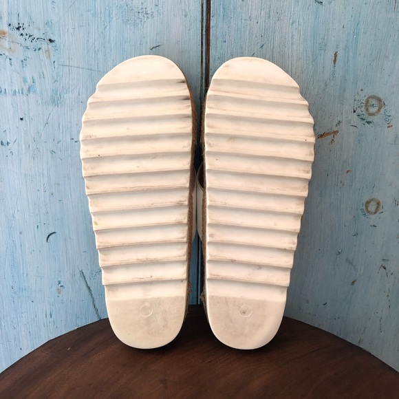 Wanted white sandals with criss-crossed straps, cork & white soles, size 8 - Picture 6 of 10